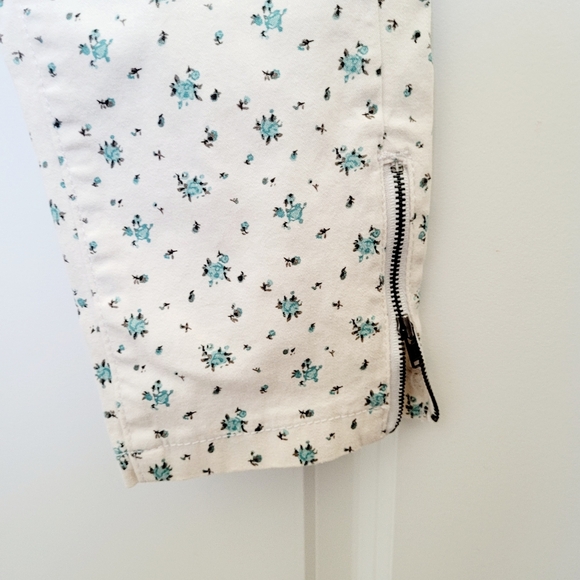 Lee White Cotton Blue Floral Body Shaping Jeans with Ankle Zippers Size 6 - Picture 4 of 12